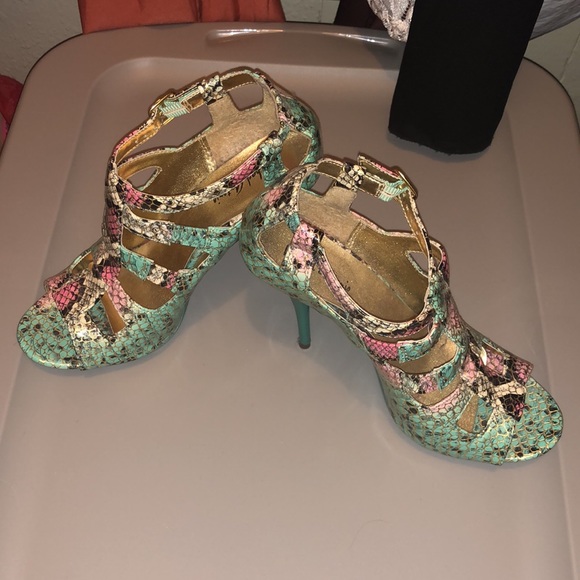 Women’s Size 7 Michael Antonio Strappy Heels - Picture 3 of 4